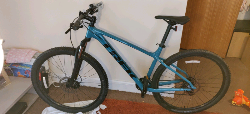 trek marlin 5 evans cycles